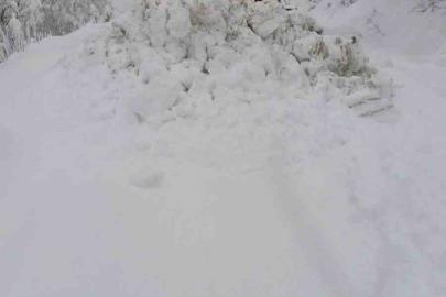 Zonguldak’ta ulaşıma kapanan 53 köy yolunu açma çalışmaları sürüyor