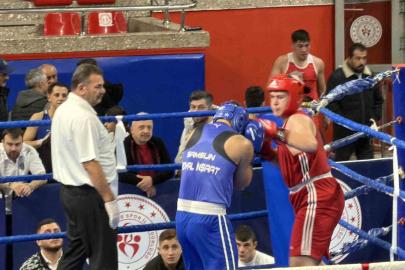 160 boksör ringe çıktı, Buse Naz Çakıroğlu sporculara destek verdi