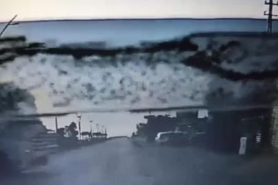 18 kişinin yaralandığı kazada yolcu minibüsünün devrildiği anlar kamerada