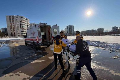 20 yaşındaki hasta, yollar kapalı olunca helikopter ambulansla hastaneye ulaştırıldı