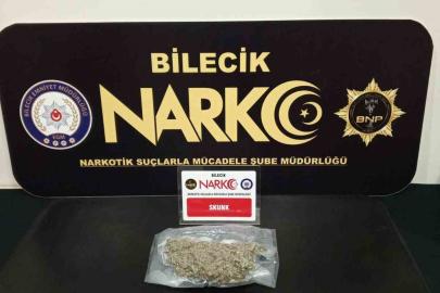 220 gram uyuşturucu maddeyi çadırın içine saklamışlar
