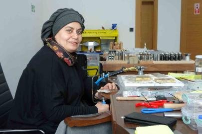 40 yaşından sonra takı tasarımcısı oldu