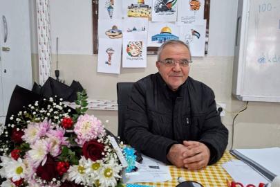 43 yıllık öğretmen, öğrencilerinin alkışları arasında emekliye ayrıldı