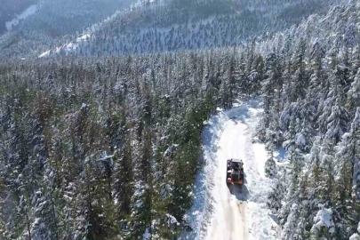 Adana Feke’de kar 1 metreyi aştı, çocuklar kızakla tatilin tadını çıkardı