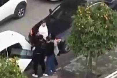 Adana’da koca eşini tartaklayıp, otomobiliyle aracına defalarca vurdu