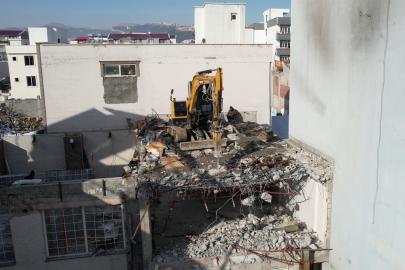 Adıyaman’da binalar daha güvenli şekilde yıkılıyor