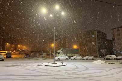 Adıyaman’da kar yağışı etkisini artırdı