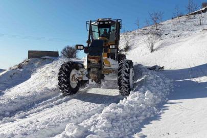 Adıyaman’da karla mücadele çalışmaları devam ediyor