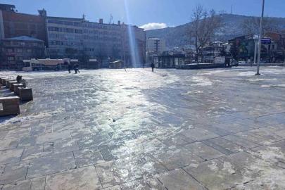 Afyonkarahisar yılın ilk gününe dondurucu soğukla başladı
