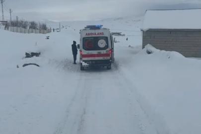 Ağrı’da yolların açılmasıyla hastalar hastaneye ulaştırıldı