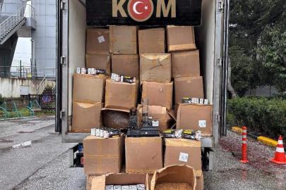 Ahırı, kaçak tütün deposuna çevirmiş