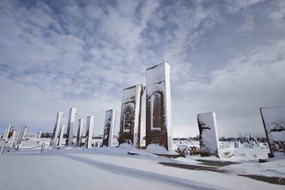 Ahlat’ın tarihi mekanlarından kartpostallık kar manzaraları