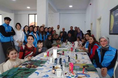 Ailece ahşap boyadılar