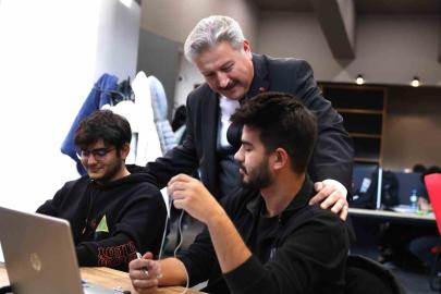 Akıl Küpü Kütüphaneleri dolup taşıyor