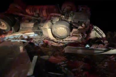 Aksaray’da devrilen tırın sürücüsü hayatını kaybetti