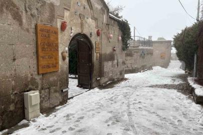 Aksaray’ın Güzelyurt ilçesinde kar yağışı etkili oldu