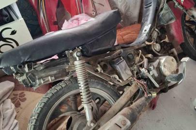 Akşehir’de çaldıkları motosikleti parçalarken yakalanan 2 kişi tutuklandı