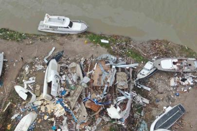 Aksu’da sel ve hortum felaketi: Milyonluk tekneler parçalandı, 700 dönüm alanda seralar sular altında kaldı