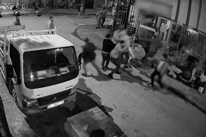 Alacak verecek meselinden birbirlerine girdiler, adliyeye sargılar içinde sevk edildiler