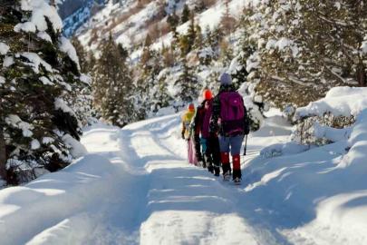 Aladağlar’da ziyaretçilere dört mevsim görsel şölen