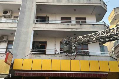 Alanya’da 3 katlı binada yangın paniği