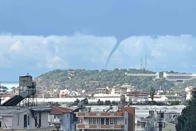 Alanya’da denizde oluşan hortum kamerada