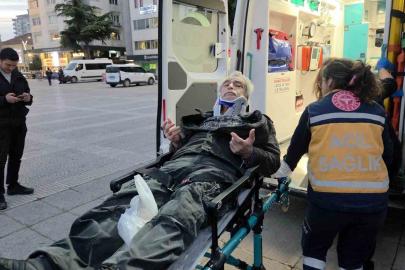 Alkol komasına giren adam banktan yere yığıldı