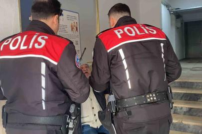 Alkollü bir vatandaş, yardım aldığı vakıfta olay çıkardı