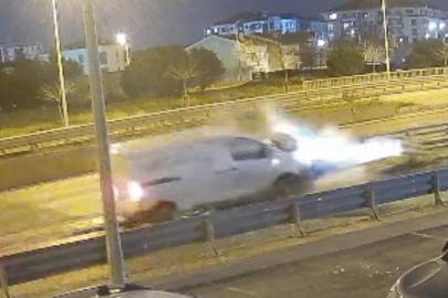 Alkollü sürücünün kullandığı araç bariyere ok gibi saplandı... O anlar kamerada
