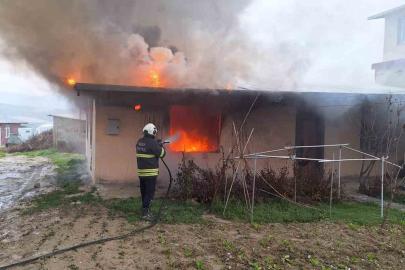 Altınözü’nde ev yangını