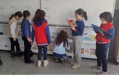 Altıntaş Zafer İlkokulu’nda sınıflara kitaplık kazandırıldı