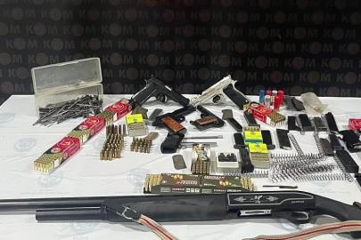 Amasya’da silah kaçakçılığı operasyonu: 5 ruhsatsız silah ve 600’den fazla fişek ele geçirildi