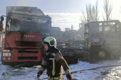 Ankara’da yediemin otoparkındaki tır yangını kontrol altına alındı