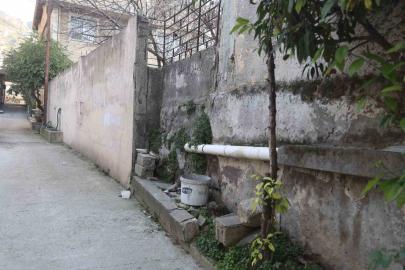 Annesinin telefon çaldırdığı çocuk devlet korumasına alındı