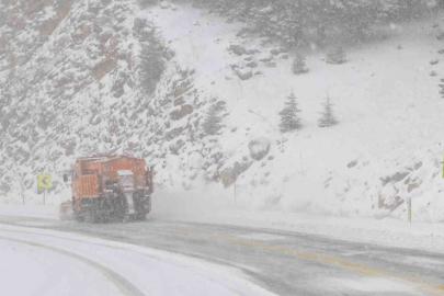Antalya-Konya kara yolunda kar yağışı aralıklarla devam ediyor
