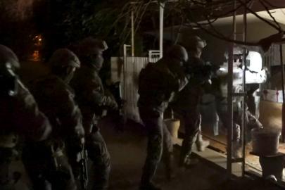 Antalya’da 20 ayrı adrese 150 personelle eş zamanlı operasyon