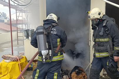 Antalya’da 5 katlı apartmanın çatı katında korkutan yangın