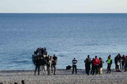 Antalya’da balık tutan vatandaşların oltasına ceset takıldı