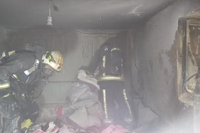 Antalya’da binanın bodrum katı çıkan yangında küle döndü