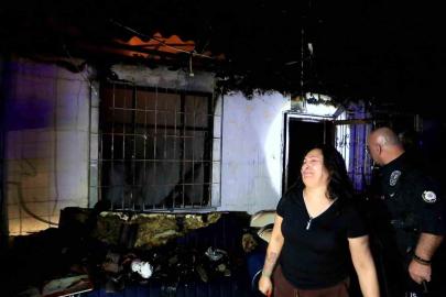 Antalya’da gecekondu yangını: Küle dönen evini görünce gözyaşlarına boğuldu