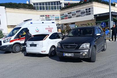 Antalya’da iki otomobilin çarpıştığı kazada aynı aileden 3 kişi yaralandı
