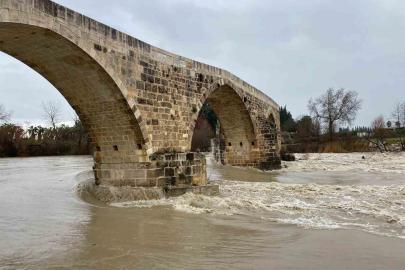 Antalya’da sağanak taşkına yol açtı