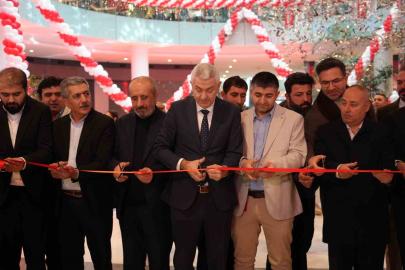 Antalya’da teknoloji indirimi izdihama yol açtı: 10 saat yağmur altında beklediler