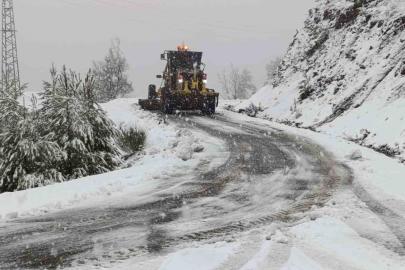 Antalya’nın yüksek kesimlerinde karla mücadele çalışması