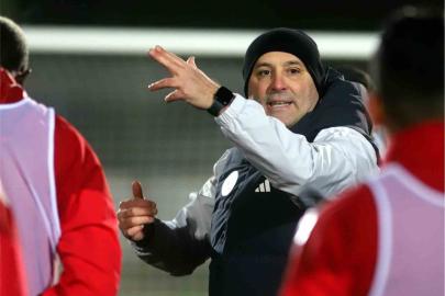 Antalyaspor, Sami Uğurlu yönetiminde ilk antrenmanına çıktı