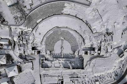 Antik kent karla kaplandı