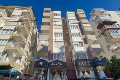 Apartman dairesinde çıkan yangın korkuttu