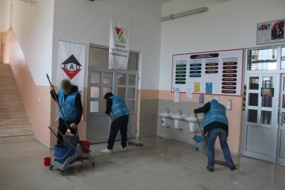 Ara tatilde okulların bakımlarını yükümlüler yapıyor