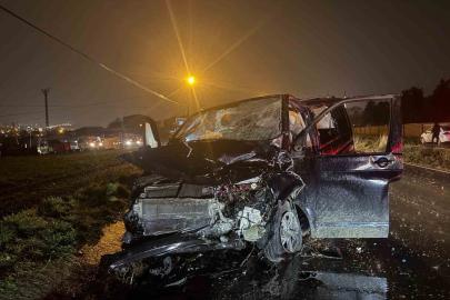 Arnavutköy’de İETT otobüsü hafif ticari araçla çarpıştı: 2 yaralı