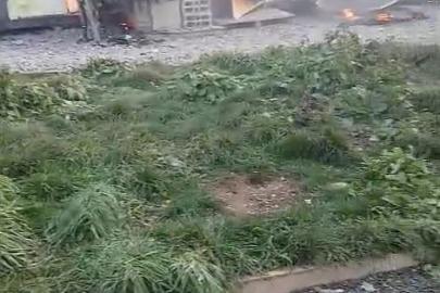 Arnavutköy’de şantiyede yangın paniği: Konteynerler alev alev yandı